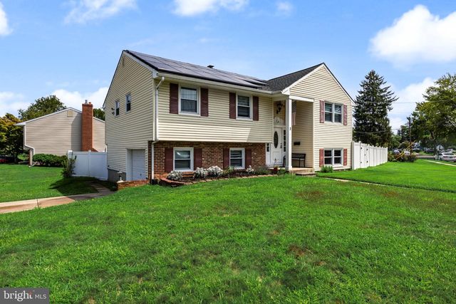 2 FLORENCE AVE, Marlton, NJ 08053