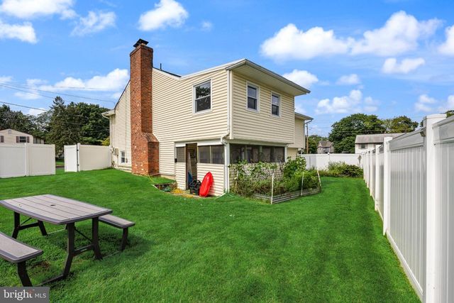 2 FLORENCE AVE, Marlton, NJ 08053