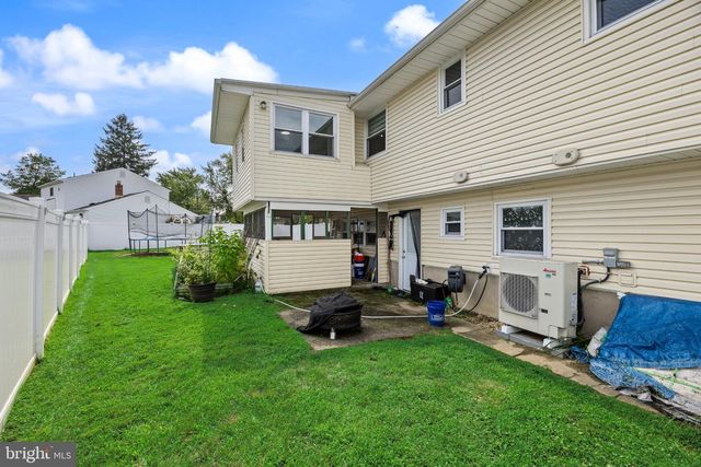 2 FLORENCE AVE, Marlton, NJ 08053