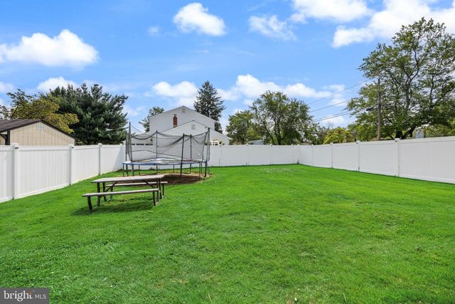 2 FLORENCE AVE, Marlton, NJ 08053
