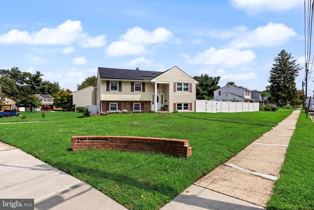 2 FLORENCE AVE, Marlton, NJ 08053