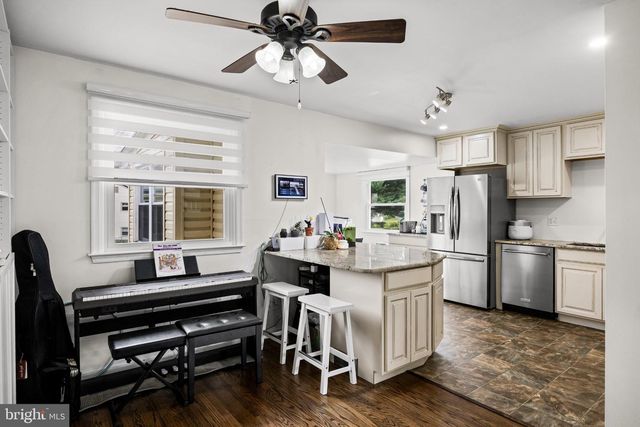 2 FLORENCE AVE, Marlton, NJ 08053