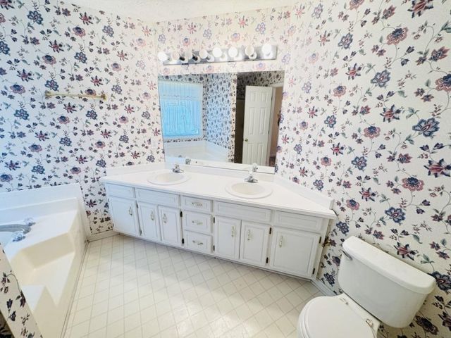 981 Streamwater Cove, Lawrenceville, GA 30045
