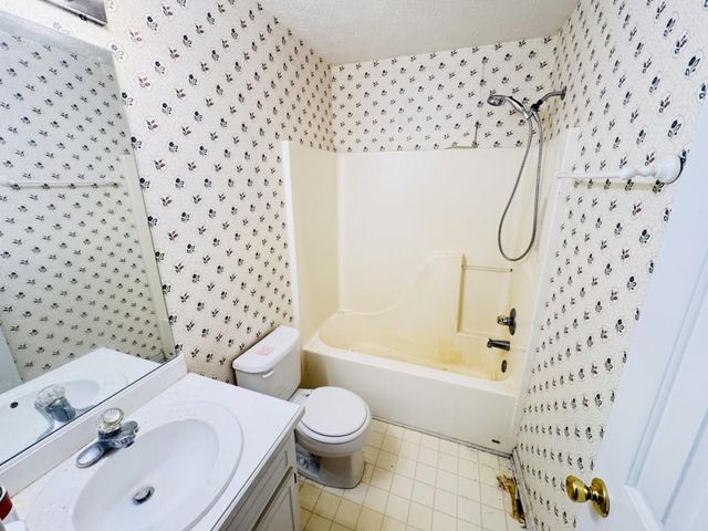 981 Streamwater Cove, Lawrenceville, GA 30045