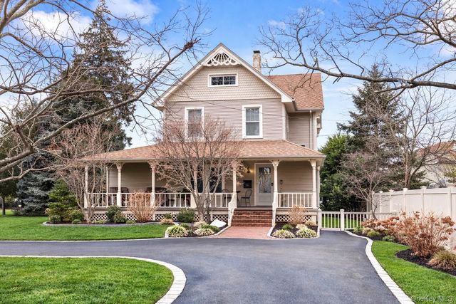 52 Marvin Lane, Islip, NY 11751