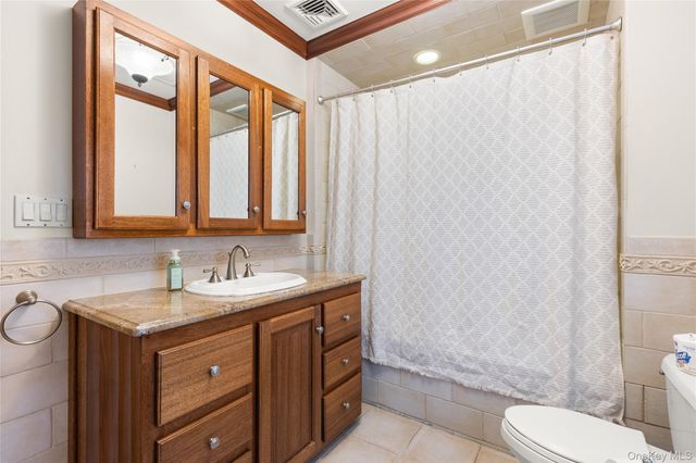 52 Marvin Lane, Islip, NY 11751