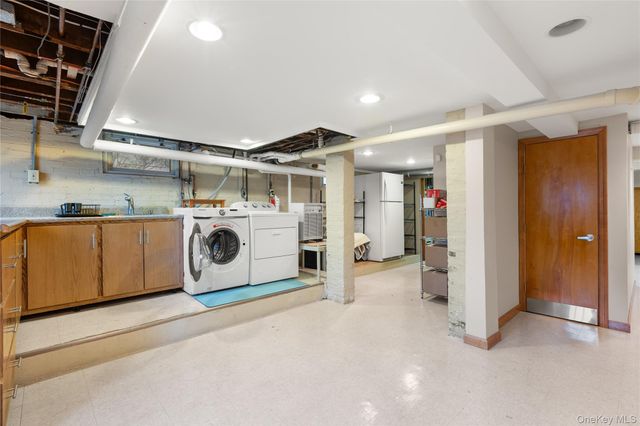 52 Marvin Lane, Islip, NY 11751