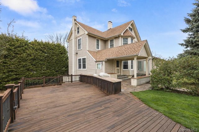 52 Marvin Lane, Islip, NY 11751