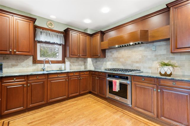 52 Marvin Lane, Islip, NY 11751