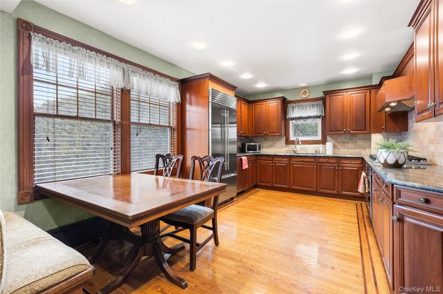 52 Marvin Lane, Islip, NY 11751