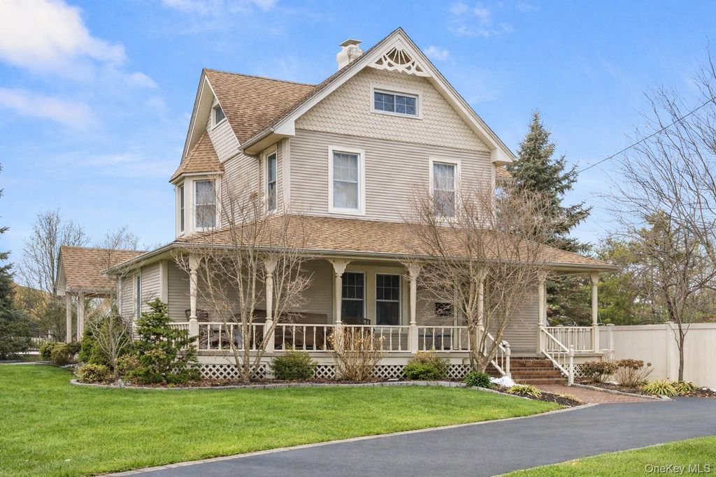 52 Marvin Lane, Islip, NY 11751