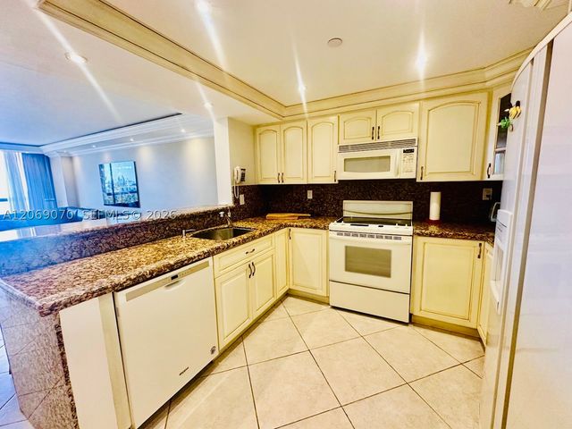 2555 Collins Ave 704, Miami Beach, FL 33140