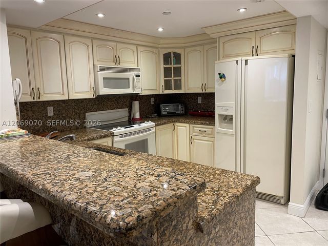 2555 Collins Ave 704, Miami Beach, FL 33140