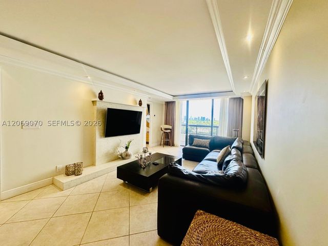 2555 Collins Ave 704, Miami Beach, FL 33140
