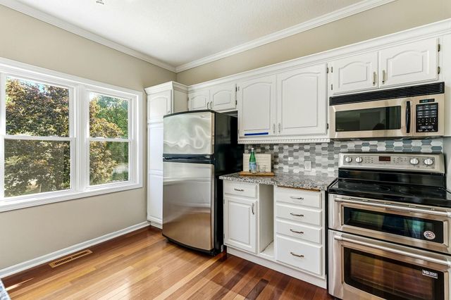8848 Everest Lane N, Maple Grove, MN 55311