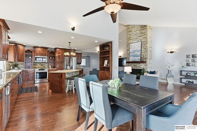 1702 Dunbar Drive, Plattsmouth, NE 68048