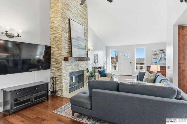 1702 Dunbar Drive, Plattsmouth, NE 68048