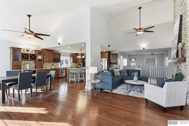 1702 Dunbar Drive, Plattsmouth, NE 68048