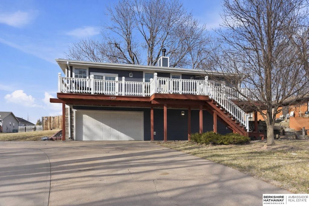 1702 Dunbar Drive, Plattsmouth, NE 68048