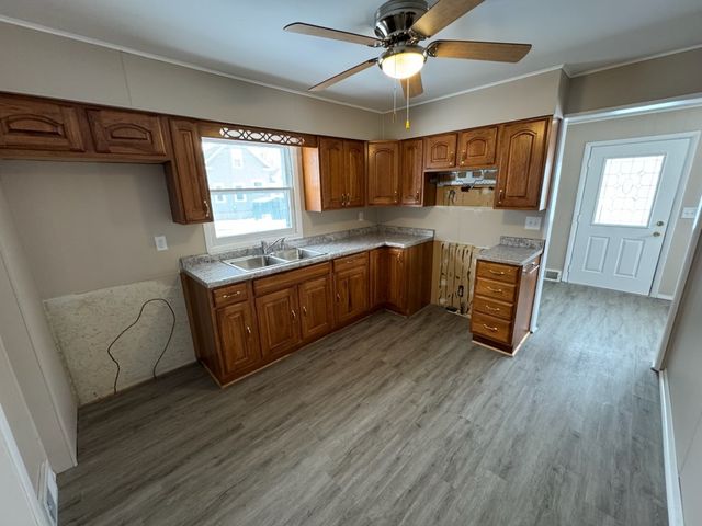 405 Broadway Avenue, Sterling, IL 61081