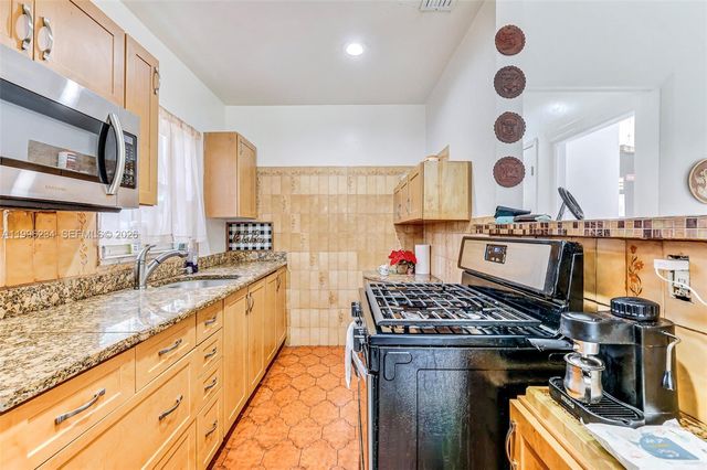 1263 NE 182nd St, North Miami Beach, FL 33162