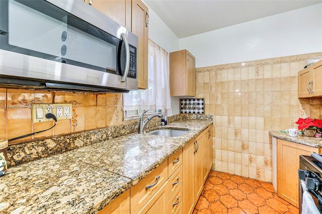 1263 NE 182nd St, North Miami Beach, FL 33162