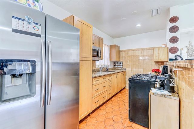 1263 NE 182nd St, North Miami Beach, FL 33162