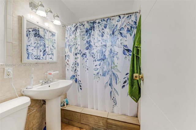 1263 NE 182nd St, North Miami Beach, FL 33162