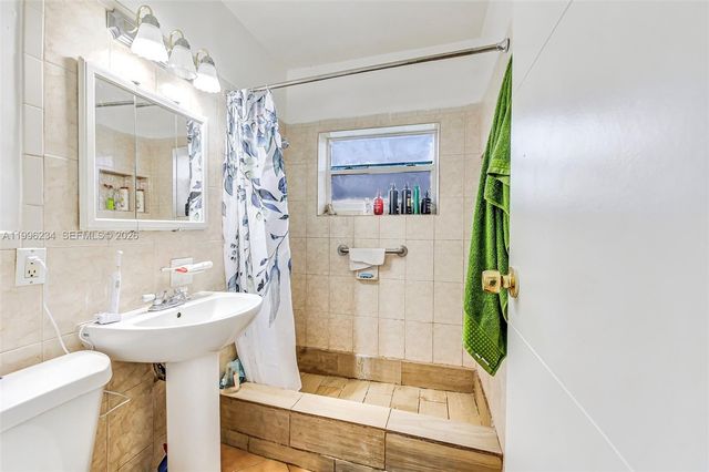 1263 NE 182nd St, North Miami Beach, FL 33162