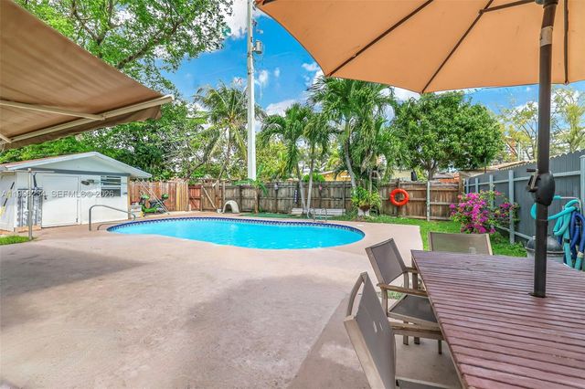 1263 NE 182nd St, North Miami Beach, FL 33162