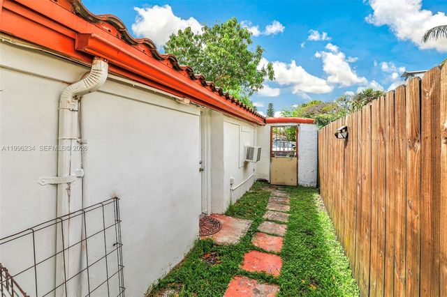 1263 NE 182nd St, North Miami Beach, FL 33162