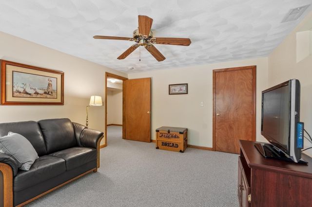 47 Sequoia Dr, Tyngsborough, MA 01879