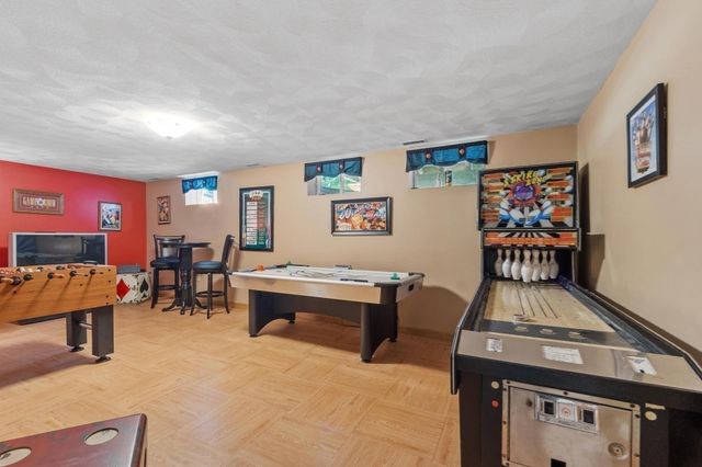 47 Sequoia Dr, Tyngsborough, MA 01879