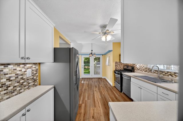 2408 PLUM Street, Erie, PA 16502