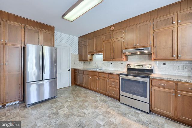 107 E MAIN ST, Terre Hill, PA 17581