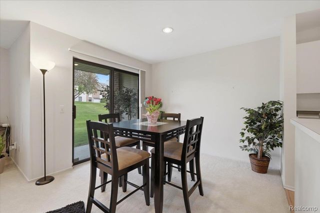 6680 Ridgefield Circle 101, West Bloomfield Charter Township, MI 48322