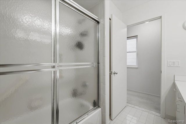 6680 Ridgefield Circle 101, West Bloomfield Charter Township, MI 48322
