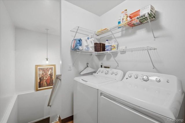 6680 Ridgefield Circle 101, West Bloomfield Charter Township, MI 48322