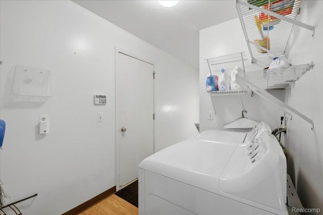6680 Ridgefield Circle 101, West Bloomfield Charter Township, MI 48322