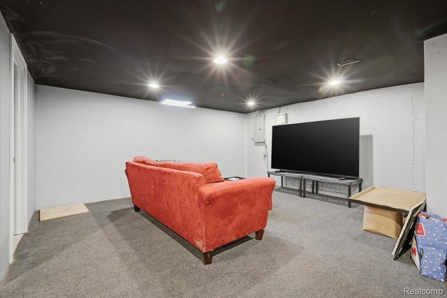 6680 Ridgefield Circle 101, West Bloomfield Charter Township, MI 48322