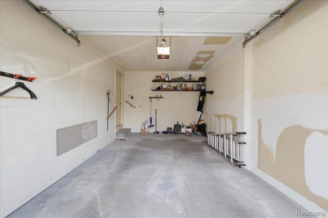 6680 Ridgefield Circle 101, West Bloomfield Charter Township, MI 48322