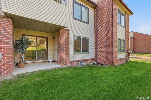 6680 Ridgefield Circle 101, West Bloomfield Charter Township, MI 48322