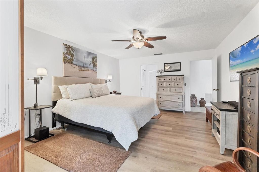 Image 19 of property listing at 6304 PELICAN DRIVE, Bradenton, FL 34210