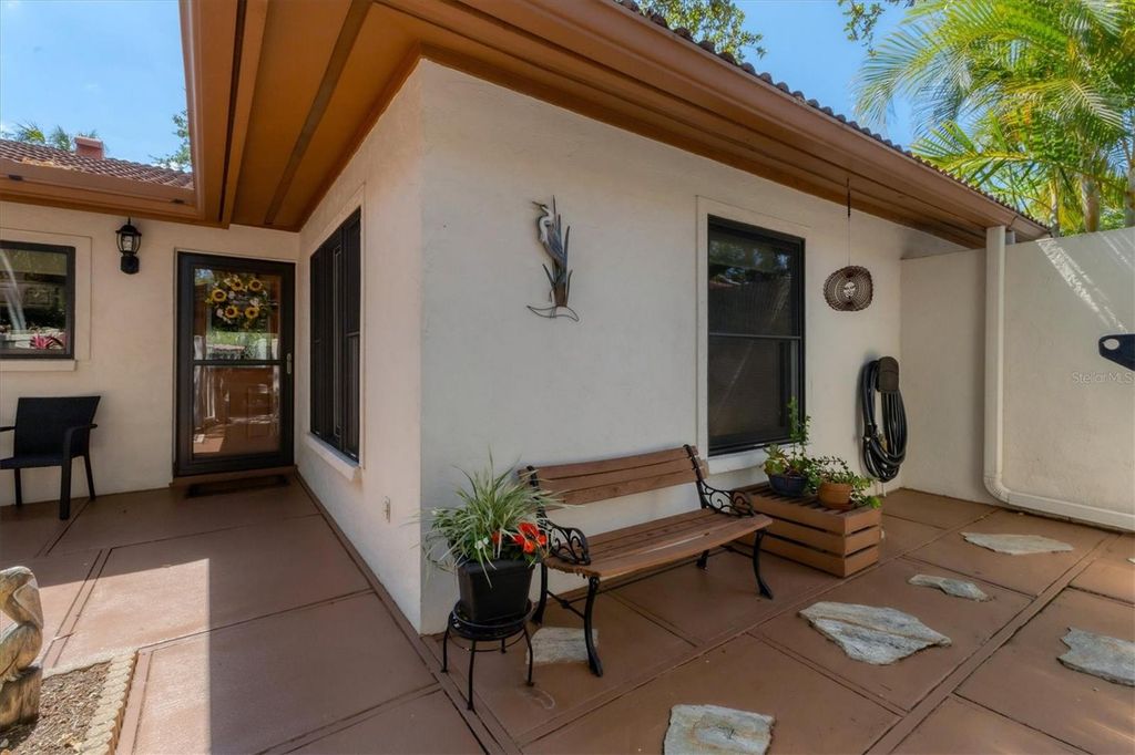 Image 5 of property listing at 6304 PELICAN DRIVE, Bradenton, FL 34210