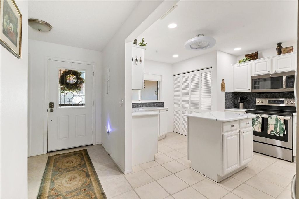 Image 7 of property listing at 6304 PELICAN DRIVE, Bradenton, FL 34210