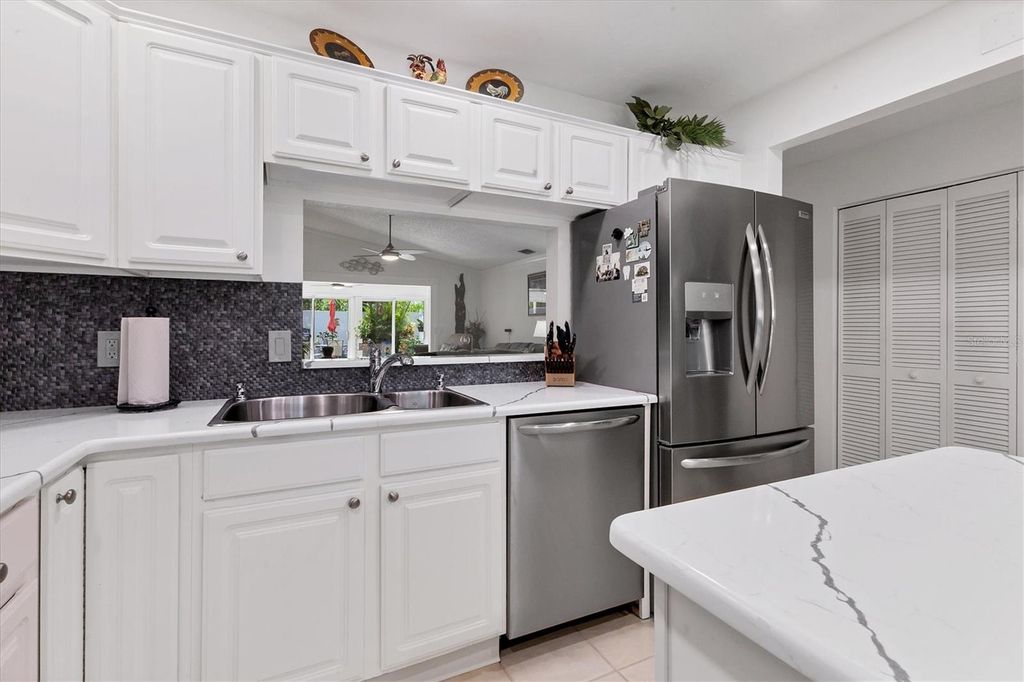 Image 10 of property listing at 6304 PELICAN DRIVE, Bradenton, FL 34210