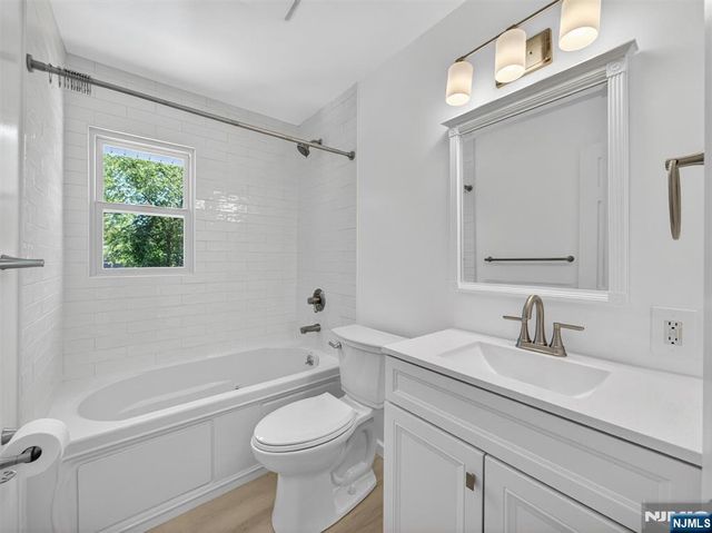 7 Willow Brook Road, Hillsdale, NJ 07642