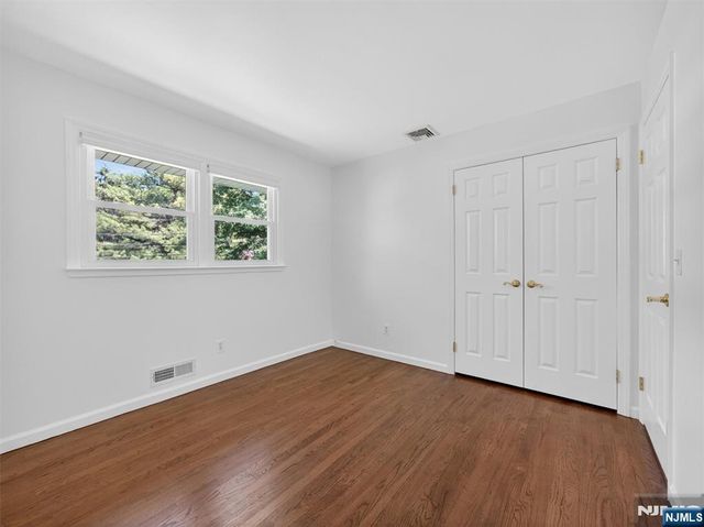 7 Willow Brook Road, Hillsdale, NJ 07642