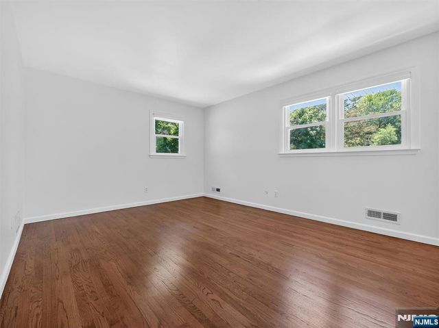 7 Willow Brook Road, Hillsdale, NJ 07642