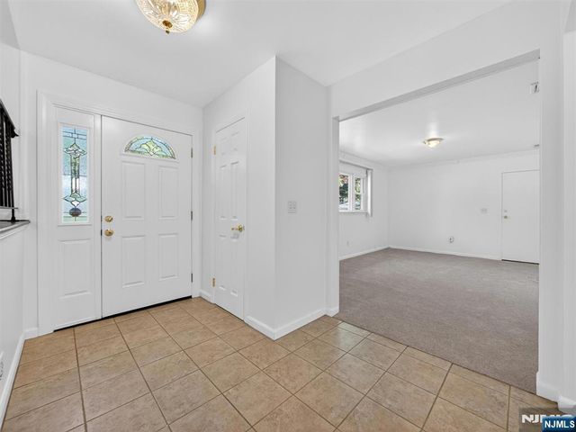 7 Willow Brook Road, Hillsdale, NJ 07642